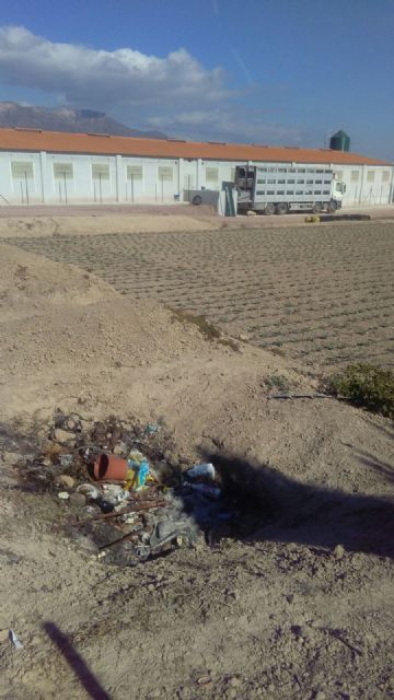 IU-Verdes Lorca califica de 'insuficiente' la propuesta del PP para solucionar la problemática de cebaderos junto a viviendas