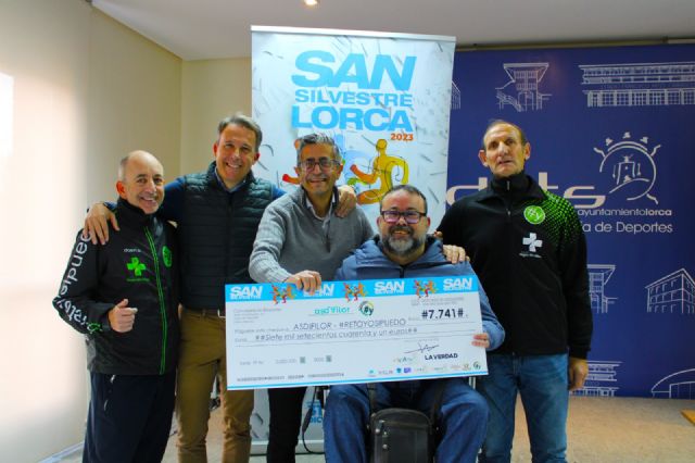 Asdifilor recibe los 7.741 euros recaudados en la San Silvestre 'Ciudad de Lorca' celebrada el pasado 31 de diciembre