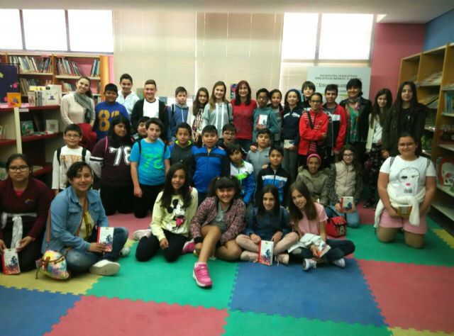 200 escolares conocerán el libro El paraguas rojo de Paloma Muiña gracias a los Encuentros con Autor de las Bibliotecas Municipales de Lorca