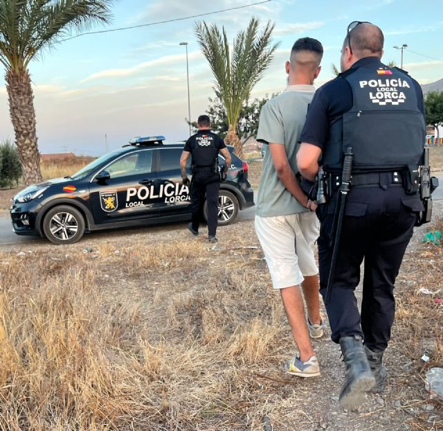 La rápida intervención de la Policía Local permite detener al presunto autor de un robo ocurrido en la pedanía de Ramonete