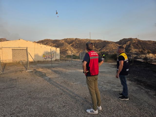 El incendio declarado esta tarde en Lorca queda estabilizado tras afectar a trece hectáreas de terreno