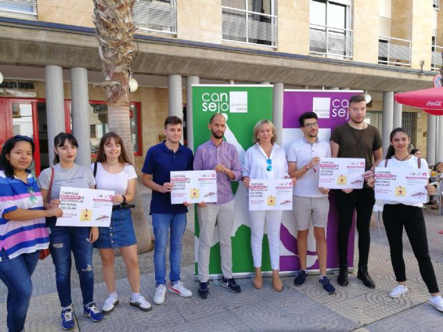 Jóvenes de Lorca se unen por segundo año consecutivo en una campaña solidaria de recogida de material escolar a beneficio de Cruz Roja