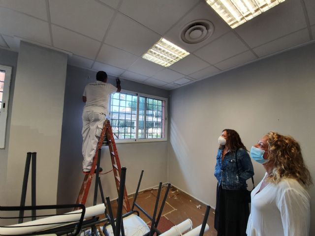 Las instalaciones de la Universidad Popular se renuevan gracias a los trabajos realizados por los integrantes de los programas de empleo y formación de la Concejalía de Desarrollo Local