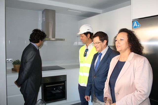 El Alcalde de Lorca y el Subsecretario de Fomento visitan las obras de reconstrucción del residencial Barrio de San Fernando