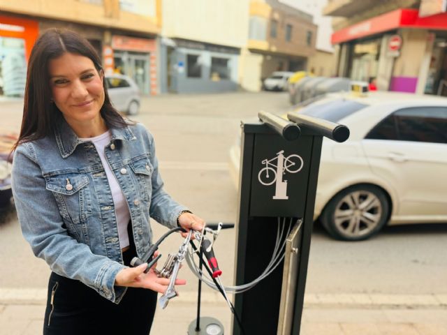 El Ayuntamiento de Lorca instala varias estaciones de mantenimiento de bicicletas distribuidas en varios puntos estratégicos