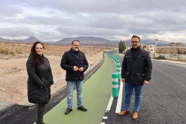 El Ayuntamiento de Lorca remodela la carretera de Zarcilla de Ramos - La Paca con el refuerzo y ensanche del firme y la ejecución de una nueva vía verde