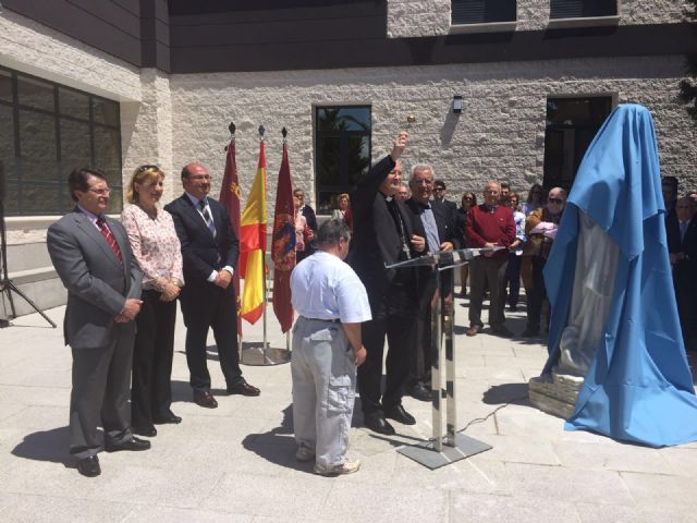 Mons. Lorca visita la asociación de Asprodes de Lorca