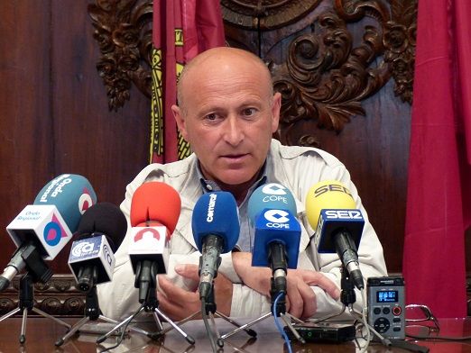 IU-V traslada a la empresa del matadero la petición de las pedanías de fomentar el empleo de las Tierras Altas