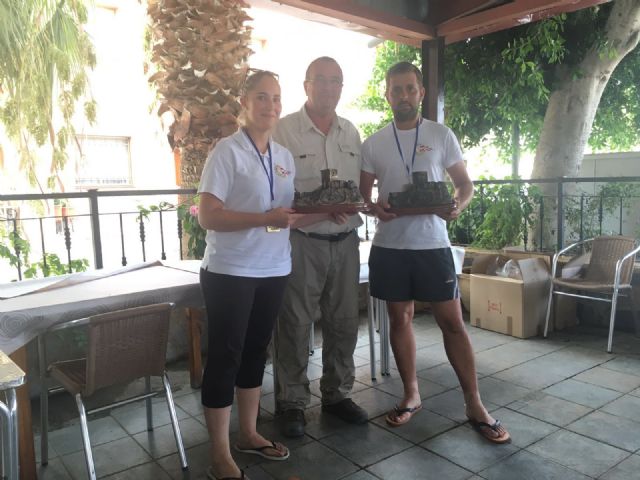 El XIX Certamen Ciudad de Lorca de Pesca Deportiva reúne a 60 parejas en el Playazo de Vera