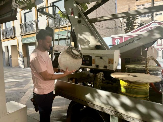El Gobierno de Lorca realiza una nueva actuación en el casco histórico y renueva la iluminación de la Plaza San Vicente
