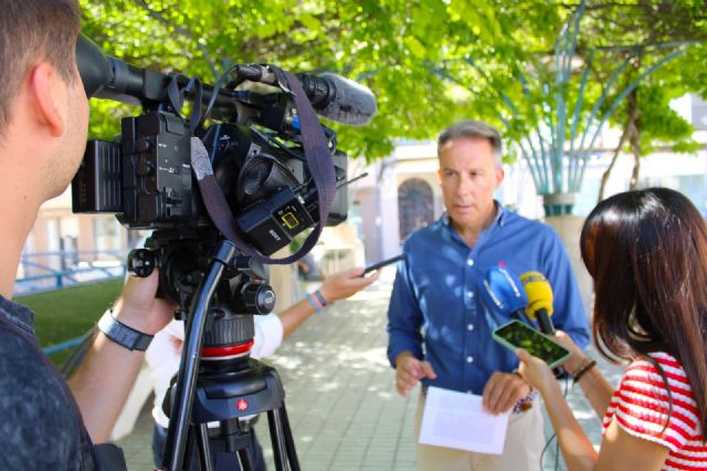El Ayuntamiento implementa la ordenanza municipal de convivencia ciudadana incluyendo un apartado específico contra la acumulación de enseres en balcones
