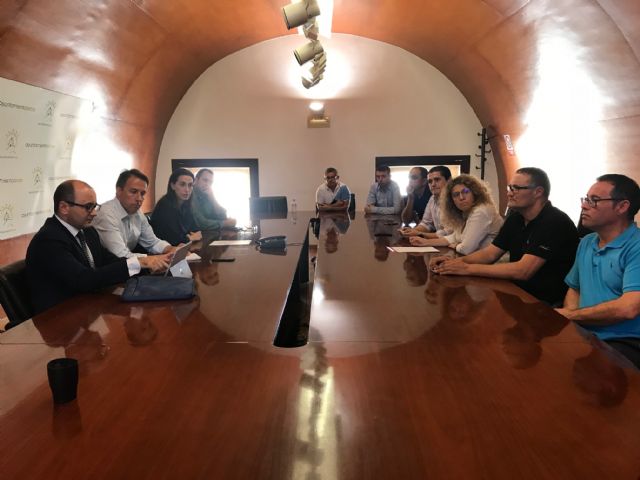 Ayuntamiento y CARM mantienen un encuentro con el Comité de Empresa de Coopbox con el objetivo de buscar nuevas vías para el mantenimiento de esta industria local
