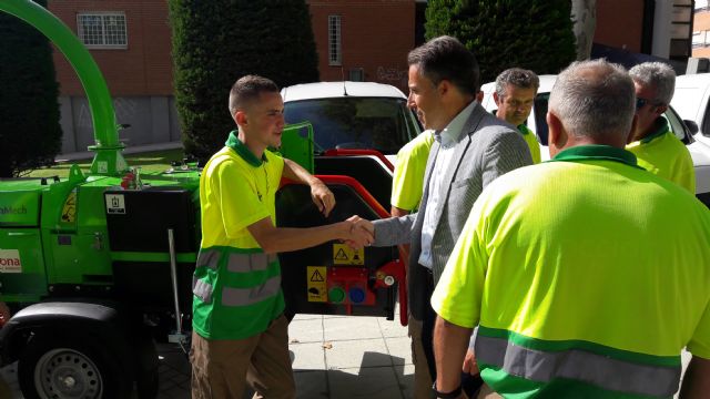 Lorca apuesta por potenciar sus zonas verdes con un 50% más de operarios para su mantenimiento y plantando más de 400 árboles, 10.000 arbustos y 150.000 flores de temporada