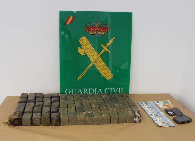La Guardia Civil intercepta un vehículo con 34 kilos de hachís