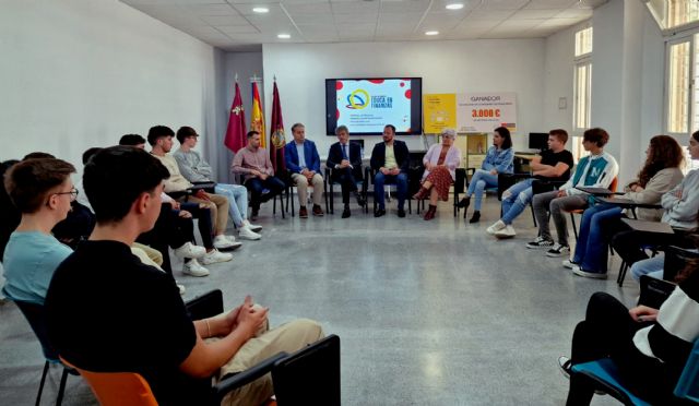 El IES Príncipe de Asturias de Lorca se impone a otros 500 centros de toda España en el concurso de conocimientos financieros