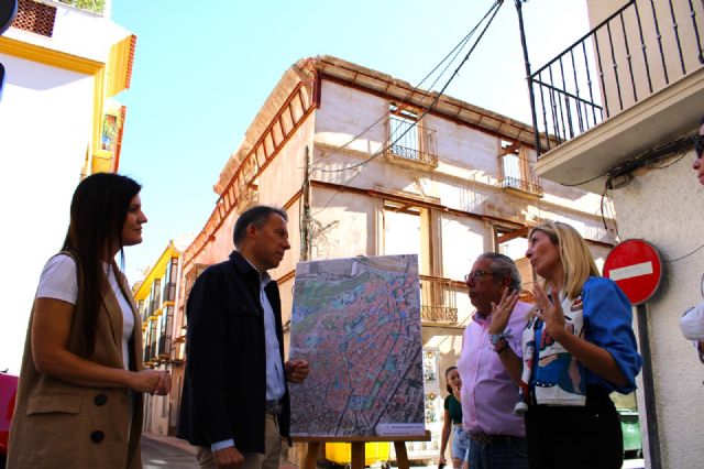 El alcalde anuncia un plan para la reedificación forzosa de un centenar de solares vacíos del casco antiguo de Lorca