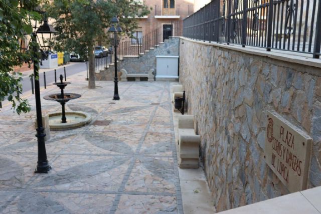El Ayuntamiento de Lorca finaliza la recuperación de la plaza de Coros y Danzas de Lorca situada en el casco histórico para continuar con la revitalización de esta zona