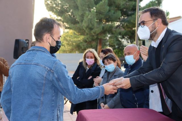 El alcalde de Lorca hace entrega de las 19 primeras llaves a las familias resultantes adjudicatarias de las viviendas de titularidad municipal en el Barrio de San Fernando