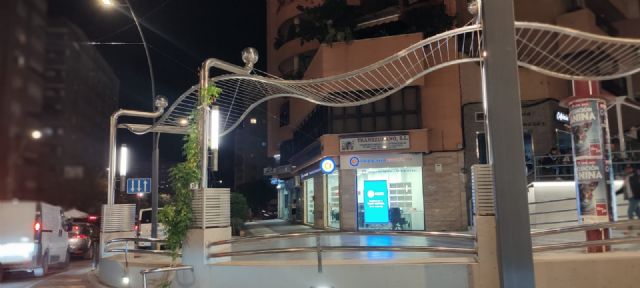La Plaza del Óvalo de Lorca recupera el alumbrado perimetral