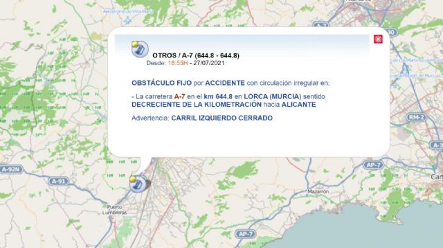Accidente de tráfico en la A-7, a la altura del Polígono Industrial Saprelorca , tras el vuelco de un semirremolque sobre la mediana