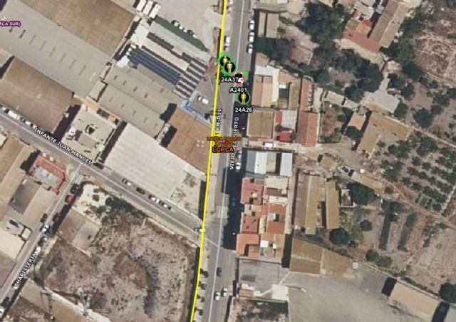 Trasladan al hospital a un herido en accidente de tráfico al colisionar un coche y una moto en el Camino Viejo del Puerto