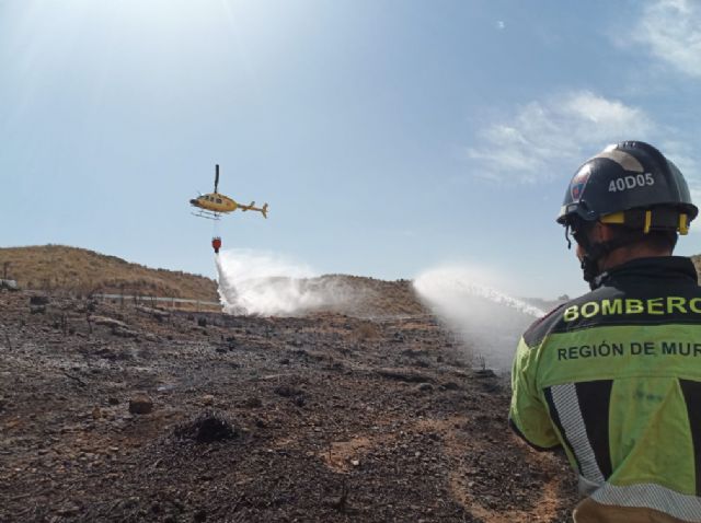 Conato de incendio de monte bajo y espartizal en carretera de Lorca al embalse de Puentes