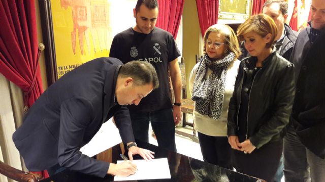 El Alcalde y todos los concejales de su Ejecutivo Municipal respaldan la equiparación salarial solicitada por Policía Nacional y Guardia Civil