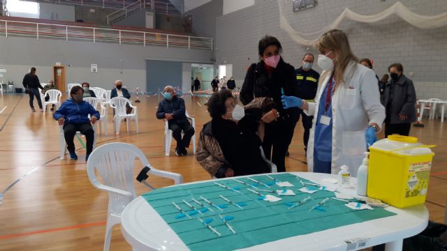 El operativo del gobierno regional del PP vacunará entre el jueves y el viernes a casi 3.000 lorquinos nacidos entre los años 1942 y 1946