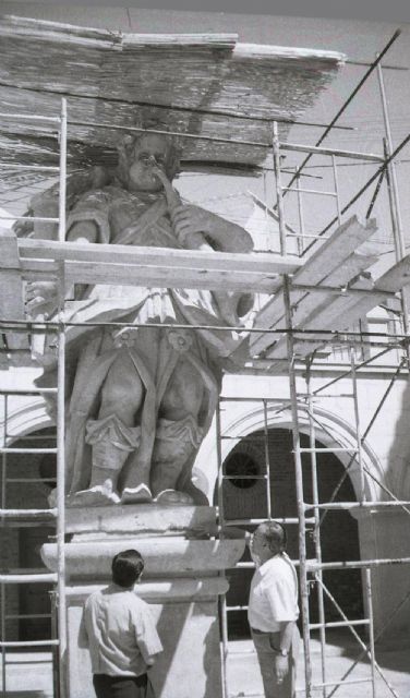 El PSOE pide la recolocación del Caño de Santa Quiteria y el Ángel de la Fama de San Patricio a sus lugares de origen