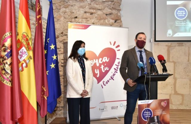La concejalía de Turismo presenta la guía turística 'Ruta por la Judería de Lorca' y el pasaporte 'Descubridores de Sefarad', destinado al turista atraído por el legado judío