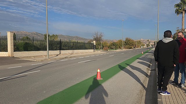 El PSOE de Lorca denuncia la nefasta gestión de Fulgencio Gil y el estado lamentable del carril bici en la carretera de Águilas