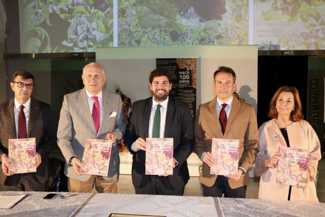 Fernando López Miras asiste en Lorca al acto de presentación del libro ´Centenario de la Oración en el Huerto´