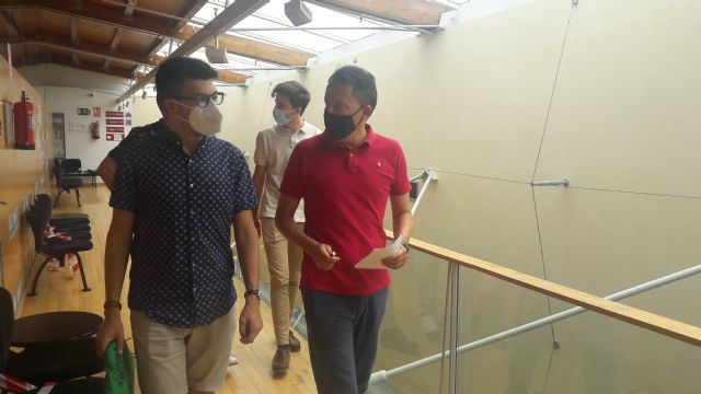 Fulgencio Gil ratifica al presidente del Consejo de la Juventud su compromiso de dotar a esta institución de sede propia en la Plaza de la Virgen de la Amargura