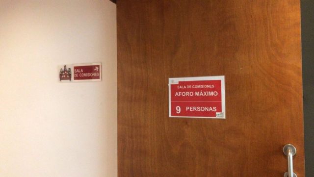 El PP denuncia que la reunión de la Junta Local de Seguridad celebrada el pasado viernes en el Ayuntamiento infringió las limitaciones de aforo establecidas por el COVID-19