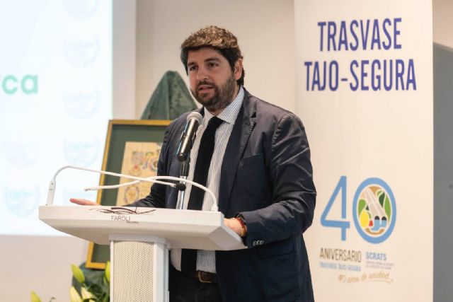 López Miras clausura el acto conmemorativo del 40 aniversario del Tajo-Segura en la comunidad de regantes de Lorca