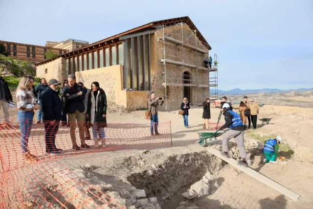 Avanzan a buen ritmo las obras de rehabilitación y puesta en valor de la Ermita de San Clemente que dinamizará el  itinerario musealizado del entorno de la Fortaleza del Sol