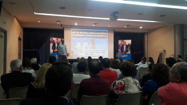 Fulgencio Gil propone la apertura de centros educativos en horario no lectivo, abrir la primera sala de estudio 24 horas e integrar a Lorca en la Red de Ciudades Educadoras Europeas