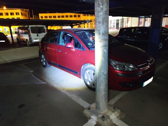 La Policía Local de Lorca detiene a una persona por un presunto delito de robo con fuerza en interior de vehículo y de daños