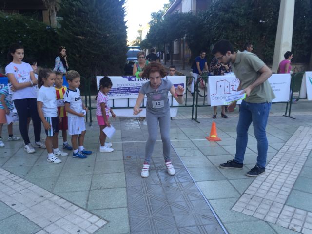150 peques inauguran las sesiones de Jugando al Atletismo en la Calle