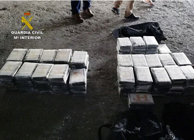 La Guardia Civil intercepta un camión con 127 kilos de cocaína en Lorca