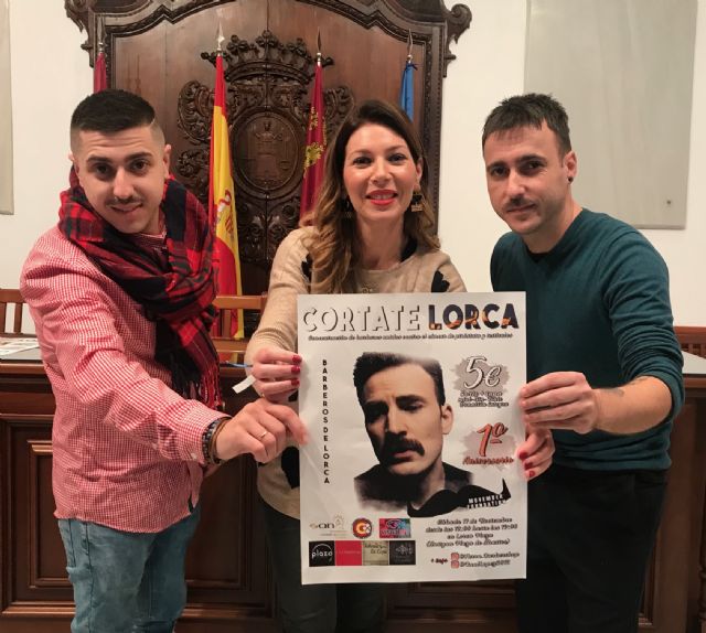 Los barberos lorquinos se unen al Movimiento Movember con cortes de pelo solidarios