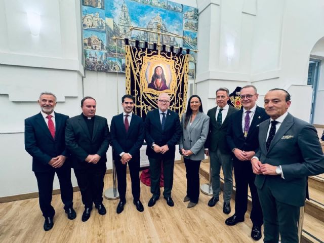 El Paso Blanco vive en Murcia una jornada histórica en torno al Santísimo Cristo del Rescate y deslumbra con la exposición 'Hilos de Fe'