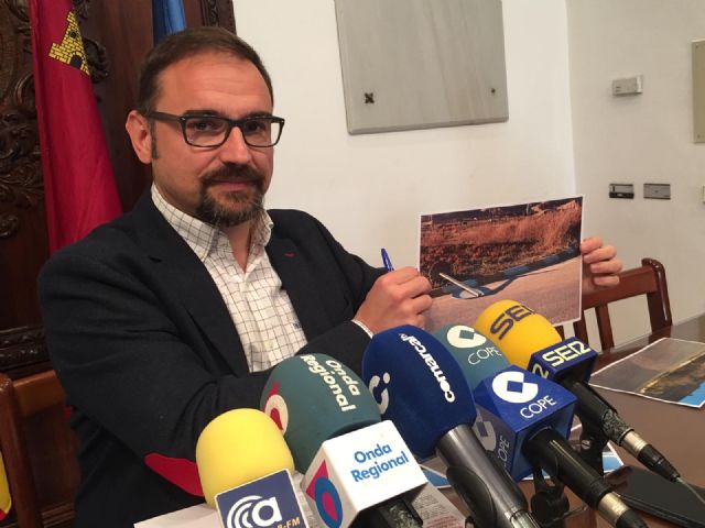 Diego José Mateos vuelve a reclamar la construcción de un paso seguro desde el cruce del Déficit hasta las naves del Paso Encarnado