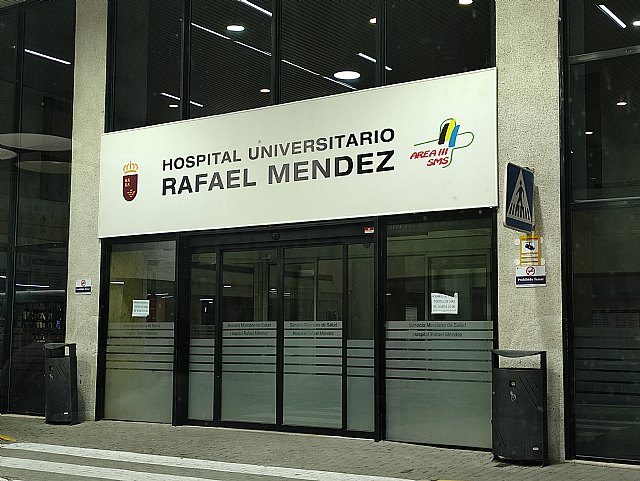 Servicios de Emergencia atienden y trasladan a un herido en accidente laboral, en el polígono industrial Saprelorca