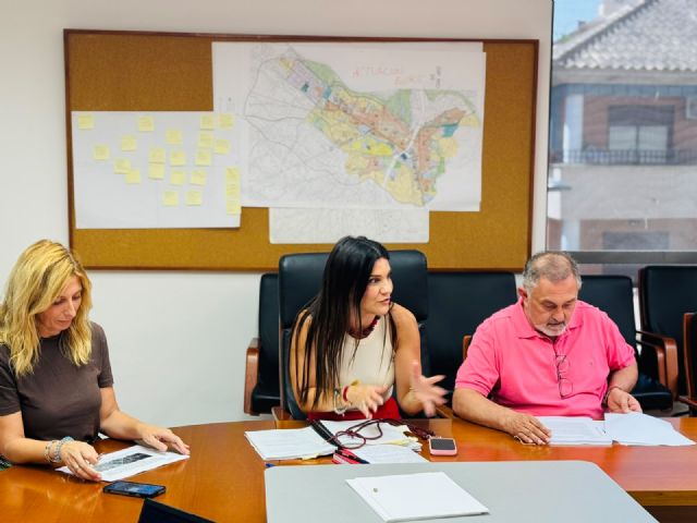 El Ayuntamiento presenta al sector agropecuario la modificación del PGMO para facilitar la modernización de las explotaciones agrícolas y mejorar la gestión del agua