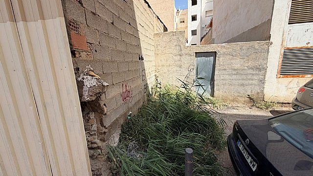 El PSOE de Lorca denuncia que Fulgencio Gil 'da la espalda' a San Cristóbal y consiente que la suciedad y los roedores campen a sus anchas por el barrio