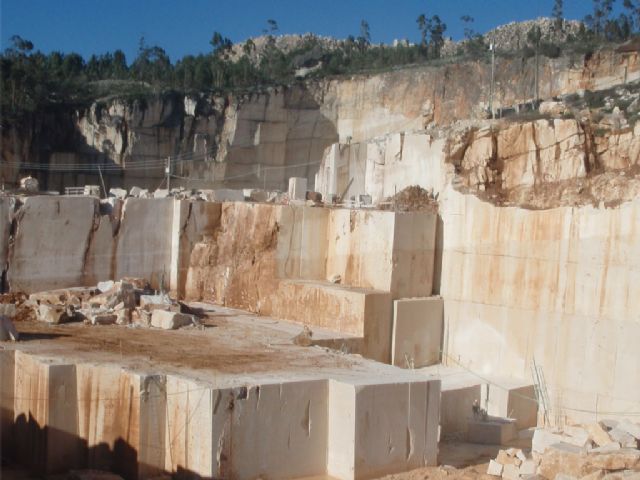 IU-Verdes-Lorca exige socializar los beneficios de las canteras y restaurar los montes