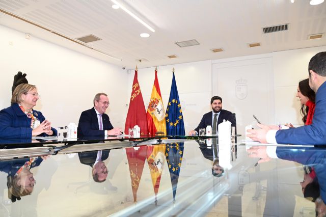 López Miras recibe en San Esteban al Paso Blanco de Lorca para hablar sobre sus próximos proyectos