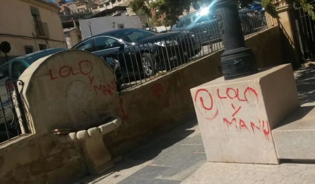 El PSOE solicita el adecentamiento de la Plaza Cardenal Belluga para no desmerecer la inauguración de San Patricio