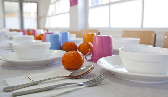 IU-Verdes denuncia que se estanque la partida para becas de comedor escolar y exige que se abran de una vez los comedores en verano